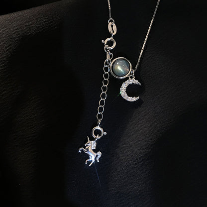 Collier pendentif licorne en argent sterling avec pierre de clair de lune